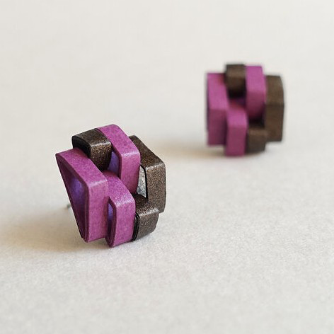 秋冬・紙製パープル×ブラウンのシンプルイヤリング(ピアス)　金属アレルギー対応 誕生日古希などのプレゼントにも