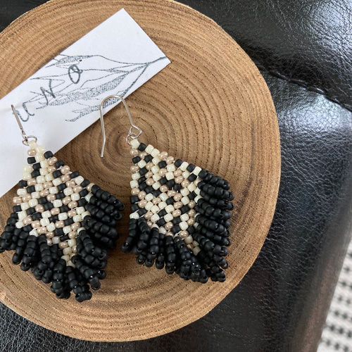 mix colour bees fringe ピアス・イヤリング ピアス（その他） uno 
