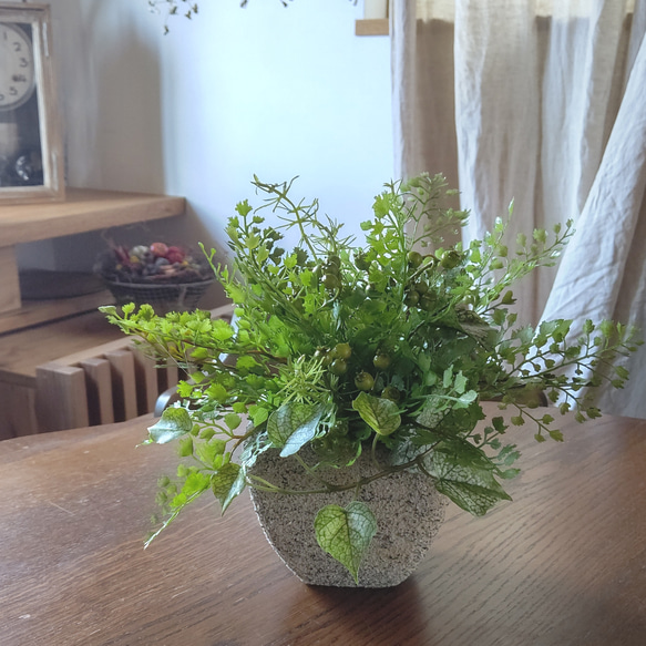 フェイクグリーンの鉢植え(グリーンミックス) ／ストーンポット  人工観葉植物 7枚目の画像