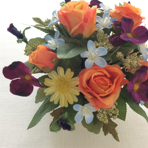 ◇優しい色のフラワーアレンジメント◇MLサイズ（造花、母の日、結婚祝い、新築祝、敬老の日） 5枚目の画像