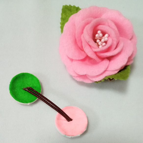 ハンドメイド くるみボタン ヘアゴム かわいい キュート シンプル お花 ホワイト 4枚目の画像