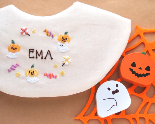 ハンドメイドスタイ　お名前刺繍スタイ　モチーフOK 名入れスタイ 選べる!＆お名前OK!〗ハロウィン・イタズラしちゃうぞっ!の刺繍スタイ