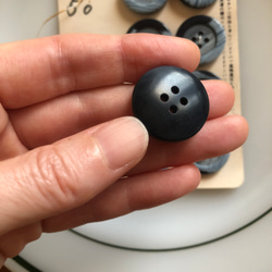 アンティーク ボタン 9個　ビンテージ 昭和 レトロ 個性的 ハンドメイド素材 マーブル　ブルー　ブラックポップ アクセ 5枚目の画像