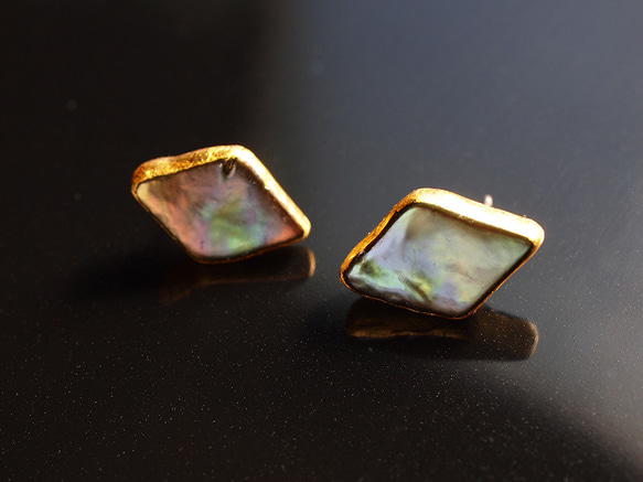 金箔珍珠[耳環]金屬卡其色菱|淡水珍珠14kgf金箔卡其綠色 第5張的照片