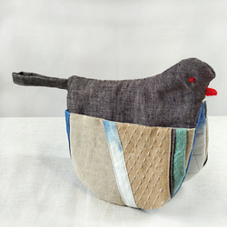 ほっこりするリメイク鳥さんオーブンミット(染色布と刺しゅう素材の鳥さん鍋つかみ) 3枚目の画像