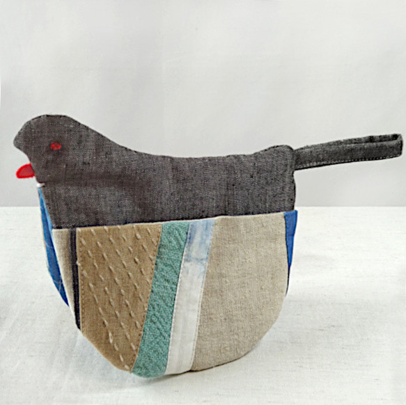 ほっこりするリメイク鳥さんオーブンミット(染色布と刺しゅう素材の鳥さん鍋つかみ) 4枚目の画像