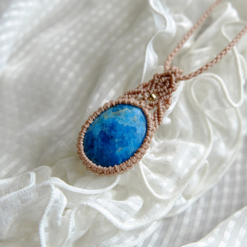 ブルーアパタイト（ブラジル産）天然石 マクラメ編みペンダント