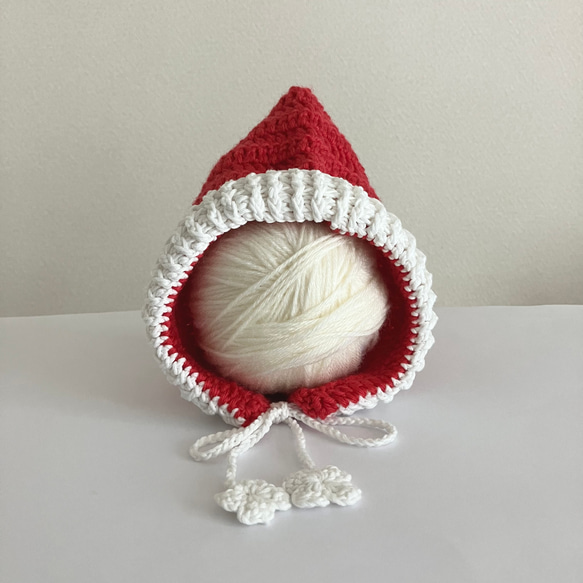 クリスマス☆サンタ帽子のベビーボンネット　新生児～1歳　手編み　ニューボーンフォトにも 3枚目の画像