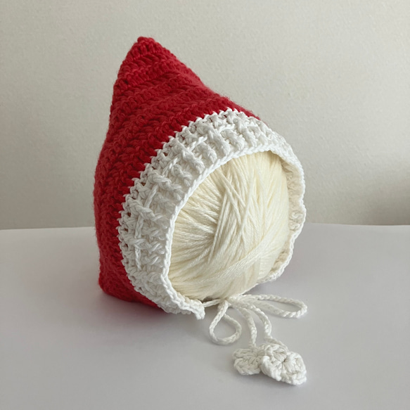 クリスマス☆サンタ帽子のベビーボンネット　新生児～1歳　手編み　ニューボーンフォトにも 1枚目の画像