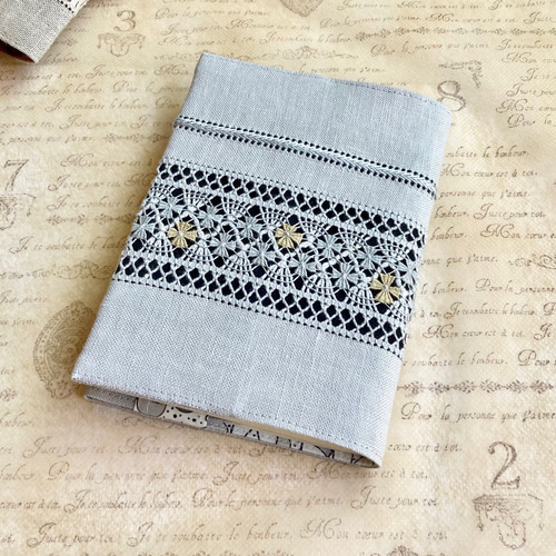 送料無料】A23. ドロンワーク 刺繍 ブックカバー リネン 文庫本サイズ
