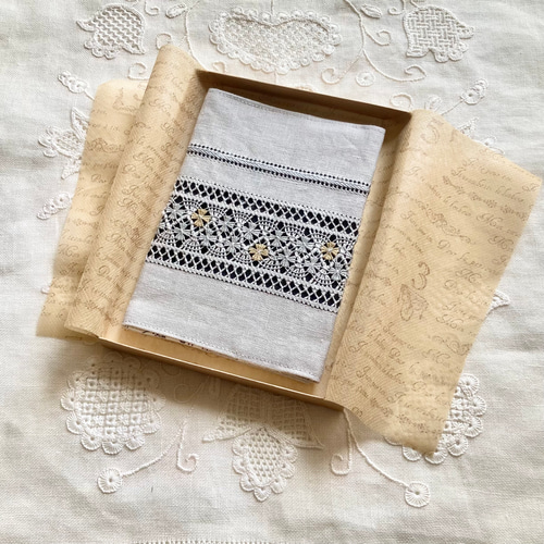 送料無料】A23. ドロンワーク 刺繍 ブックカバー リネン 文庫本サイズ
