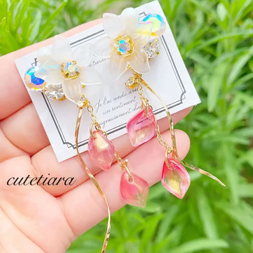 ☆夏 カニとキラキラフラワーのピアス イヤリング サマー ブルー 花 