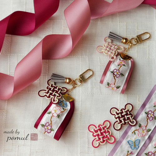 SOLD◇ハンドメイド タッセル チャーム 引き揃え糸 カフェ 蝶 革タグ