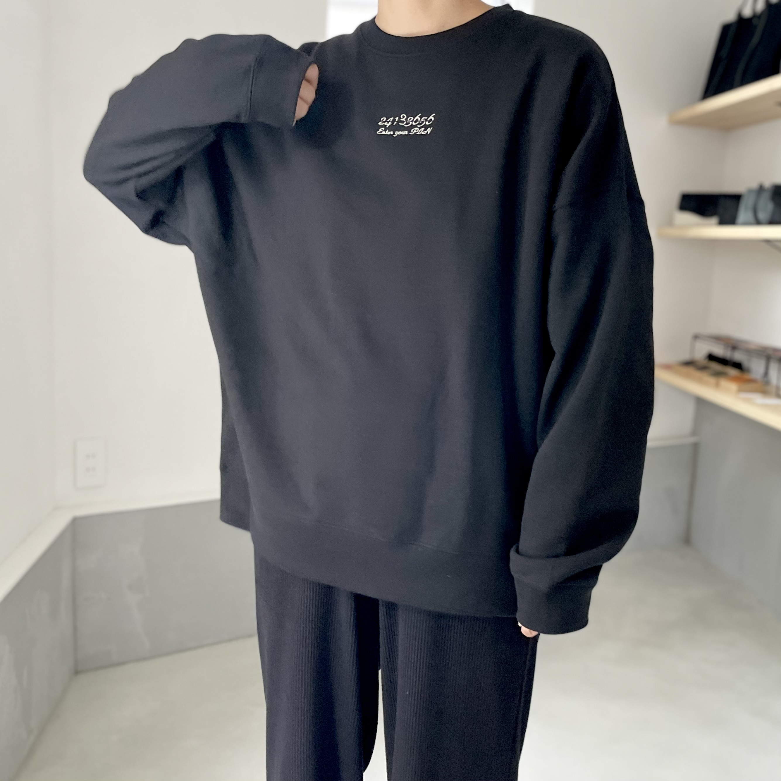 【ユニセックス 】刺繍 ビッグシルエット クルーネック スウェット　裏パイル【ブラック】
