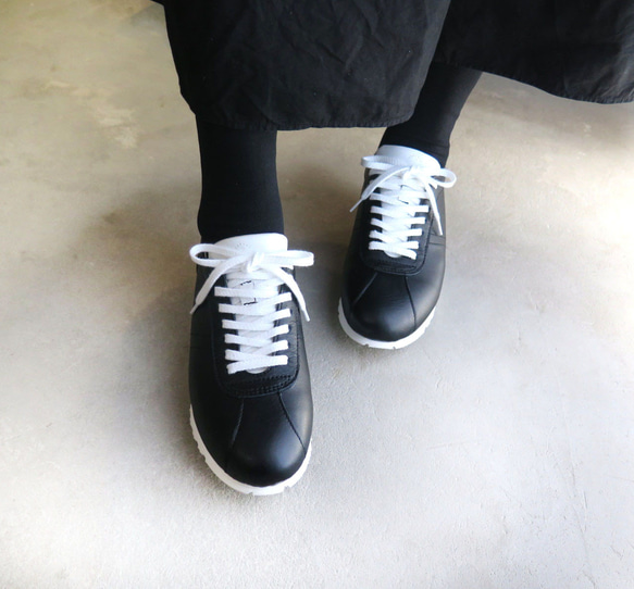 [黑色 x 白色] 經典設計和高品質真皮！ EMA運動鞋 第2張的照片