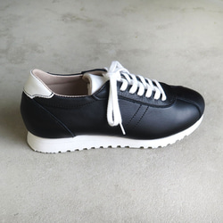 [黑色 x 白色] 經典設計和高品質真皮！ EMA運動鞋 第4張的照片
