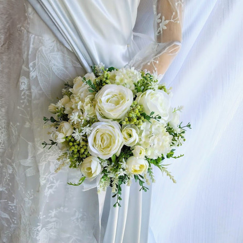 白バラ と スノーボール の ウェディングブーケ ns821a アーティ