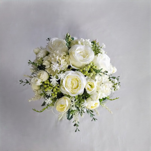 白バラ と スノーボール の ウェディングブーケ ns821a アーティ