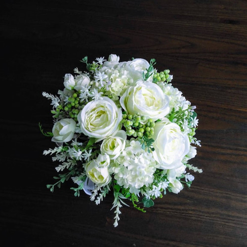 白バラ と スノーボール の ウェディングブーケ ns821a アーティ