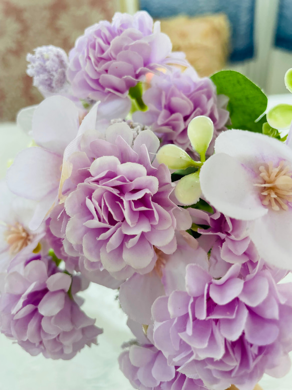 no76,小さな可愛い花束,紫,小花とボンボンの花,アーティフィシャルフラワー,可愛い,ウエディング小物にもアレンジ用 3枚目の画像