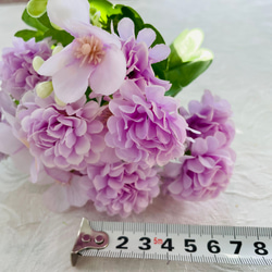 no76,小さな可愛い花束,紫,小花とボンボンの花,アーティフィシャルフラワー,可愛い,ウエディング小物にもアレンジ用 5枚目の画像