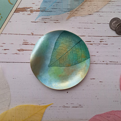 【SOLD OUT！】アクセサリートレイ（ラメ/ブルー/サークル)　天然の葉を用いるボタニーペインティング装飾　 4枚目の画像