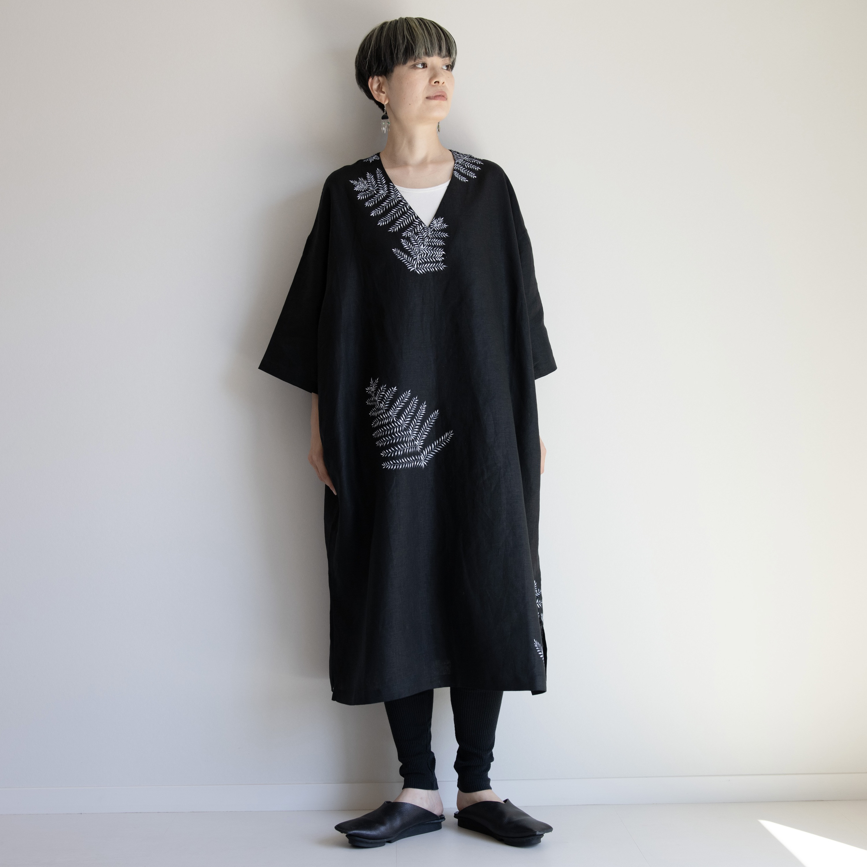ゆったりカフタンワンピース・手描き・羊歯（シダ）柄