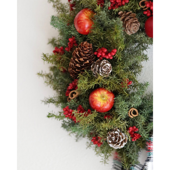 【早割クリスマス2022】小さい赤い木の実のクリスマスリース・ハーフ（チェックリボン） 6枚目の画像