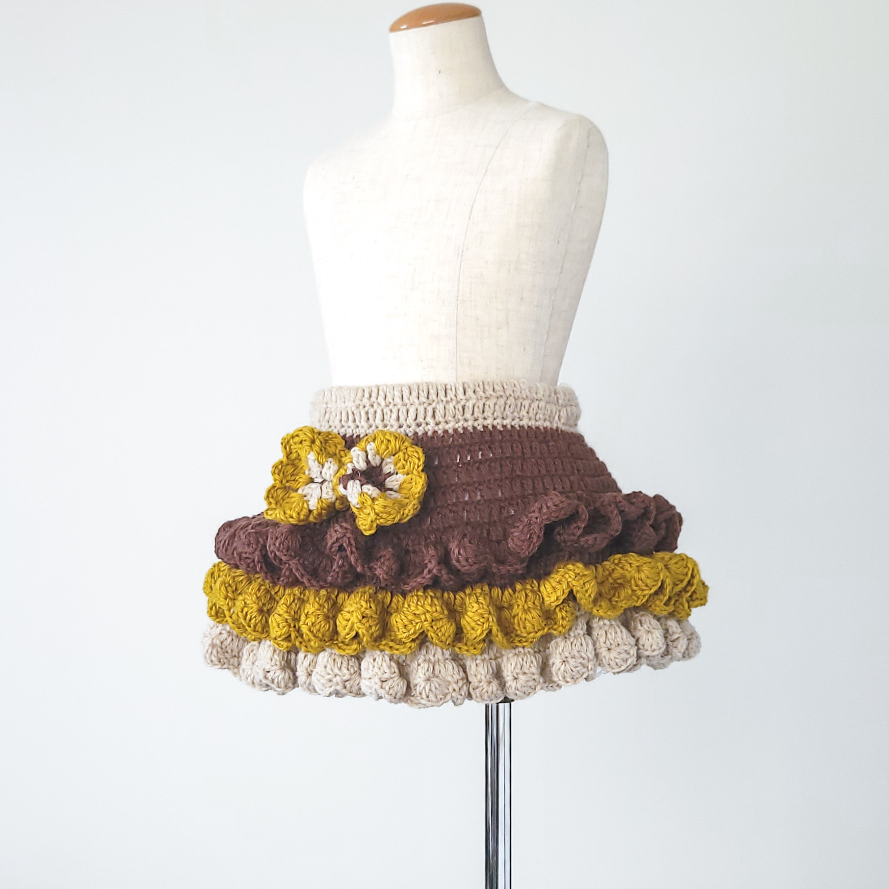 【S】手編みのふりふり3段フリルスカート　茶×マスタードイエロー×ベージュ ande.nutteru/アンデヌッテル