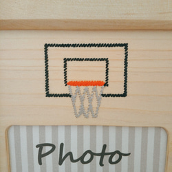 バスケットボールの木刺繍フォトフレーム　バスケットボールとバスケットゴール 2枚目の画像