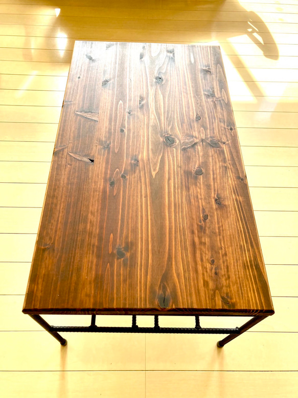 シンプルで木目に表情のあるテーブル　センターテーブル　ローテーブル　アイアン 3枚目の画像