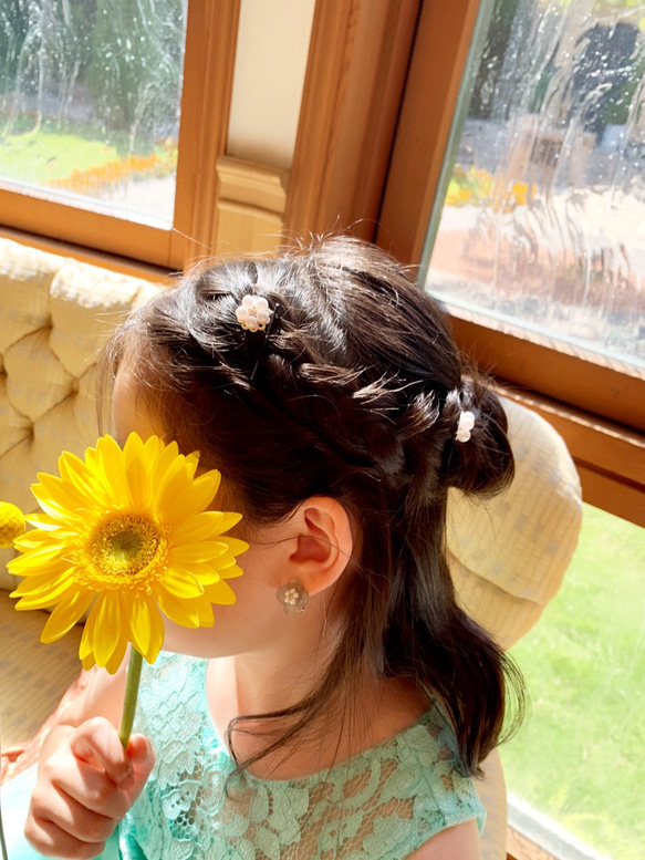 パールのお花の髪飾り　ヘッドドレス　ヘアピン　4つセット 2枚目の画像