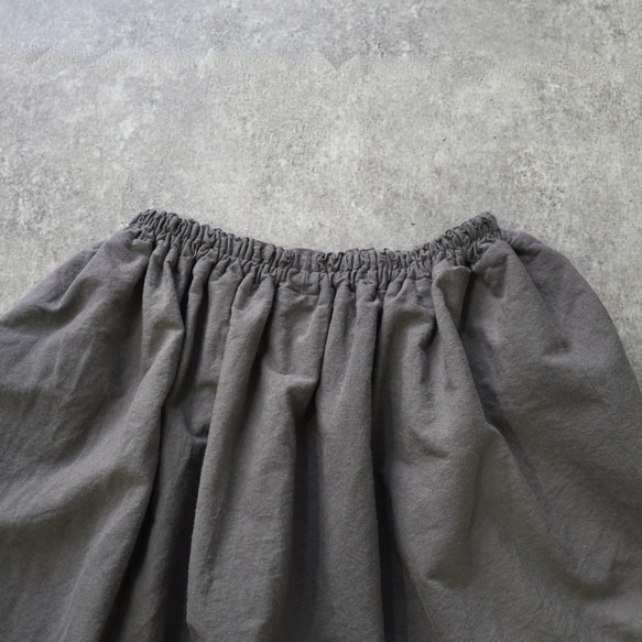 縮褶半身裙/灰色/mikawa Textile 第5張的照片