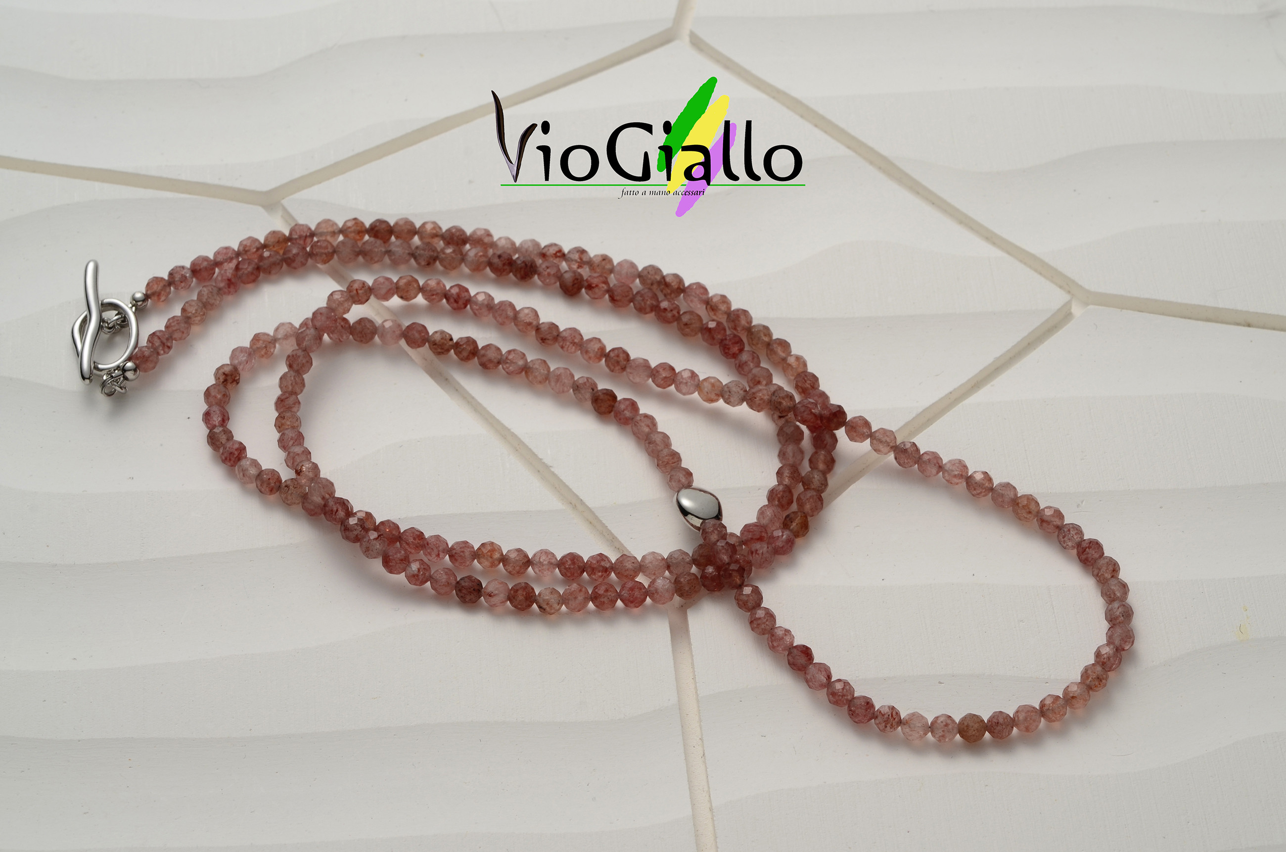 モスコバイトとメタルビーズのロングネックレス