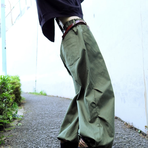 パラシュートパンツ