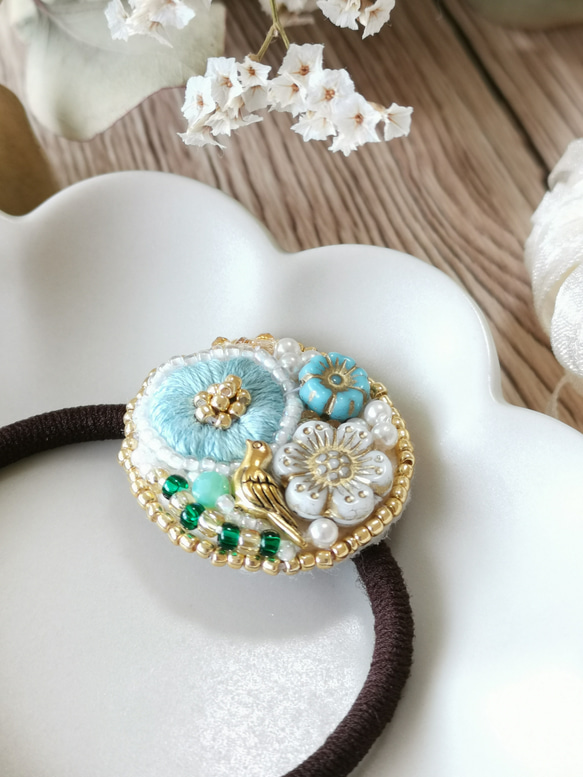 お花と小鳥の刺繍ヘアゴム(ブルー) ヘアゴム favori _saki 通販  