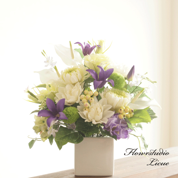 【仏花】クレマチスとアンスリウムの仏花　初盆の贈り物に 1枚目の画像