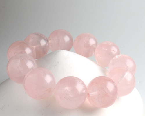 ローズクォーツのキュートな大玉ブレスレット 【マダガスカル産紅水晶