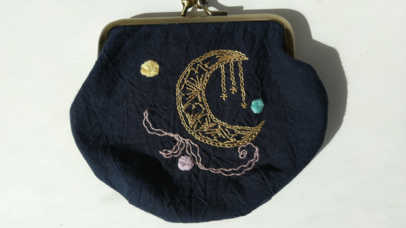 手刺繍】月のがま口-小振りサイズ がま口 ことこと 通販