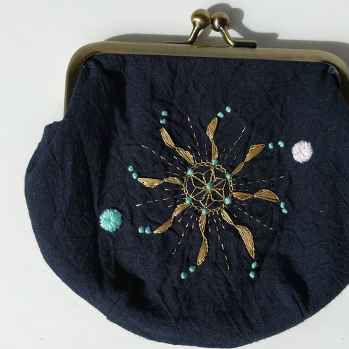 イエローブーケのがま口ポーチ 手刺繍 ハンドメイド - メルカリ