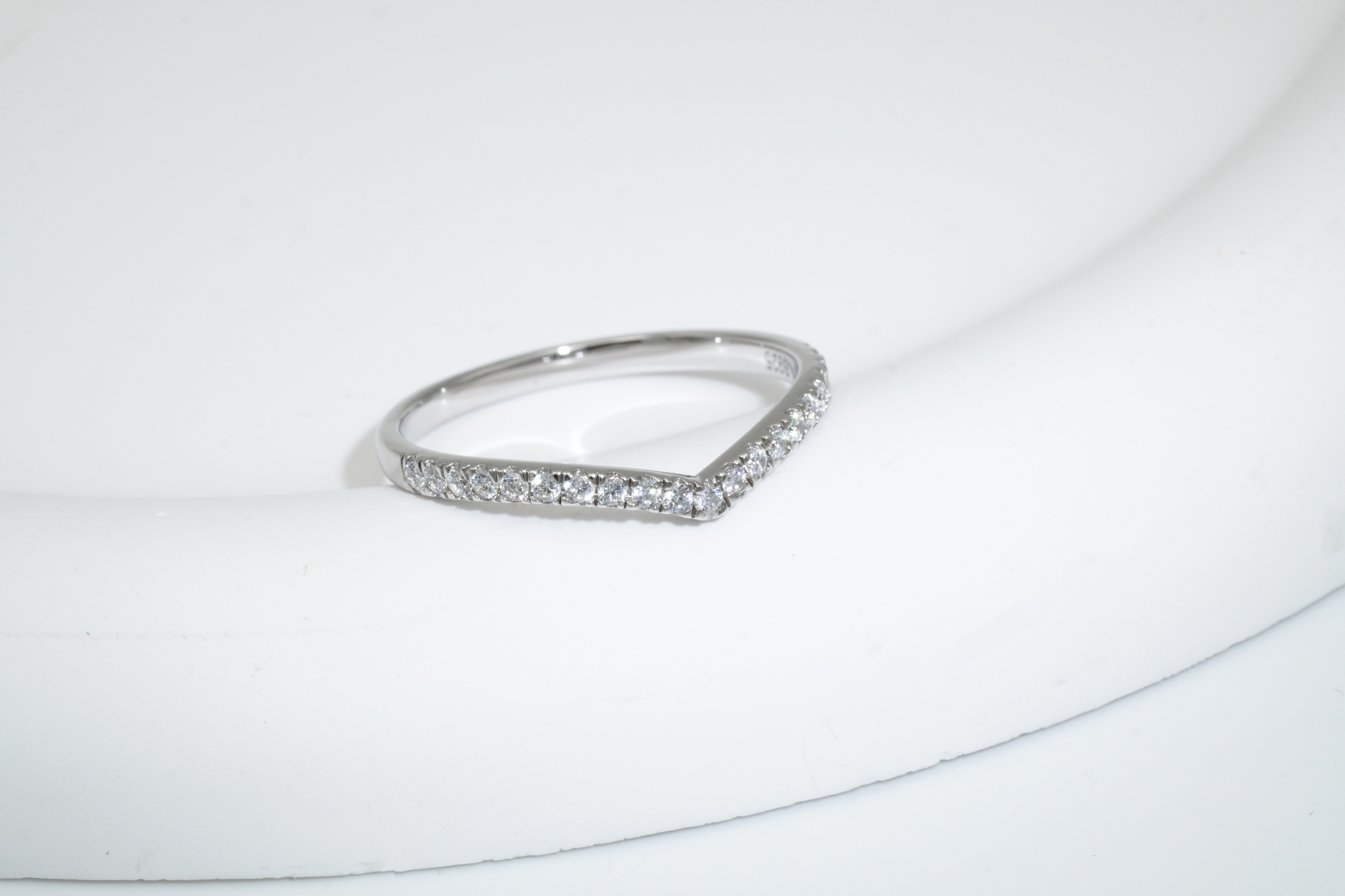 プラチナコーティングV字エタニティリング（4週間発送）