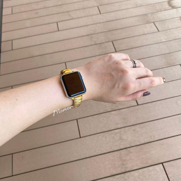 Apple Watch アローブロックベルト ゴールド 3枚目の画像