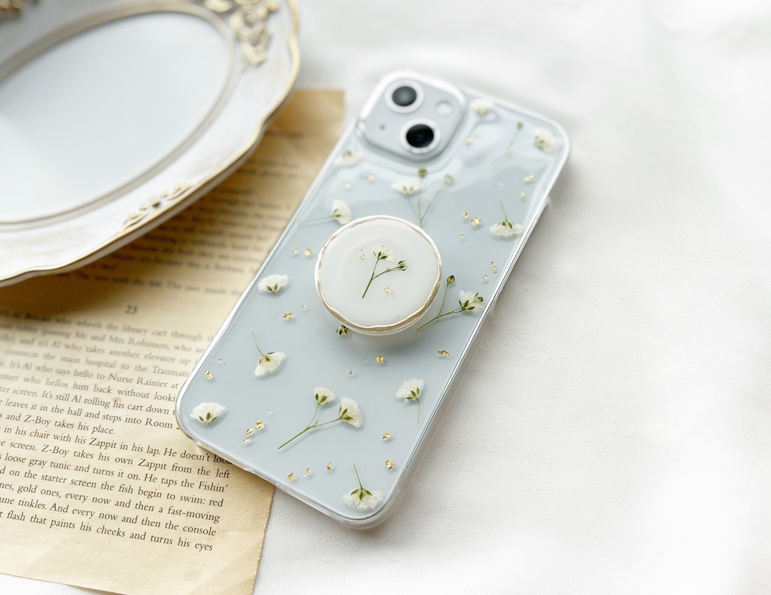 【ポップアップソケット付き】かすみ草 ｋａｓｕｍｉ押し花スマホケース