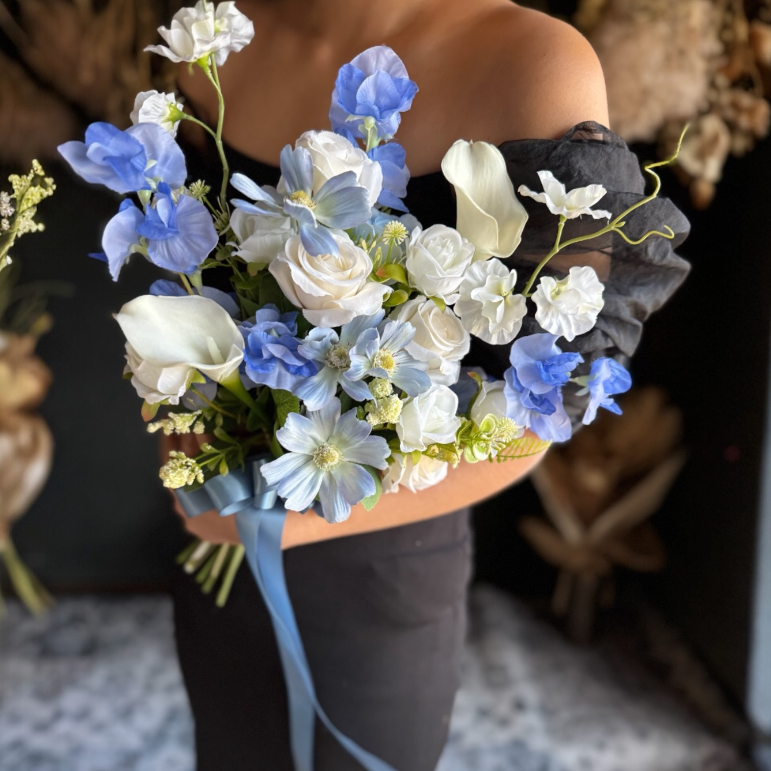 【人気】白×ブルーコスモスクラッチブーケ☆ブートニア
