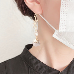 SALE在庫限り✴︎metal flower✴︎ブラウン　ピアスみたいなマスクチャーム【Hijiri】花びら　パール　緑 4枚目の画像