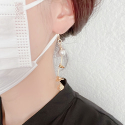 SALE在庫限り✴︎metal flower✴︎ブラウン　ピアスみたいなマスクチャーム【Hijiri】花びら　パール　緑 3枚目の画像