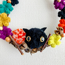 ハロウィンカラー♡大きな黒猫とぷくぷくお花のリース 4枚目の画像
