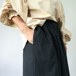 【福袋】繡花襯衫燈籠袖/米色+褶皺裙/黑色 第15張的照片