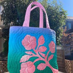 ハワイアンキルト　ハイビスカスの大きめトートバッグ　ブルーグラデーション受注製作 3枚目の画像