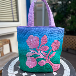 ハワイアンキルト　ハイビスカスの大きめトートバッグ　ブルーグラデーション受注製作 4枚目の画像